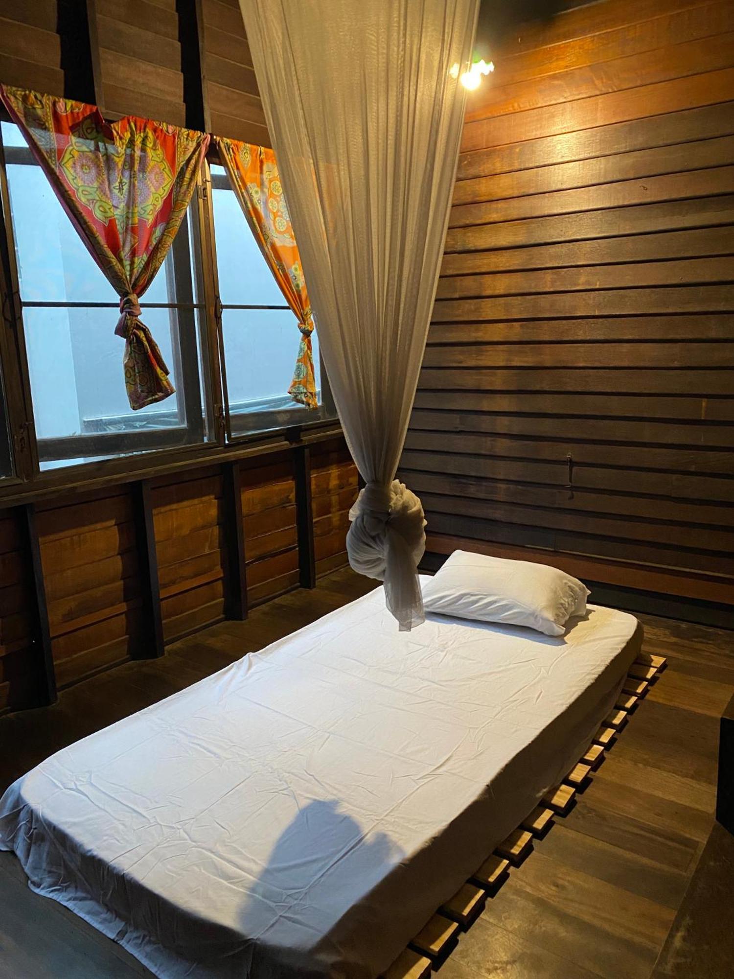 Chest'S Place Bangkok Esterno foto