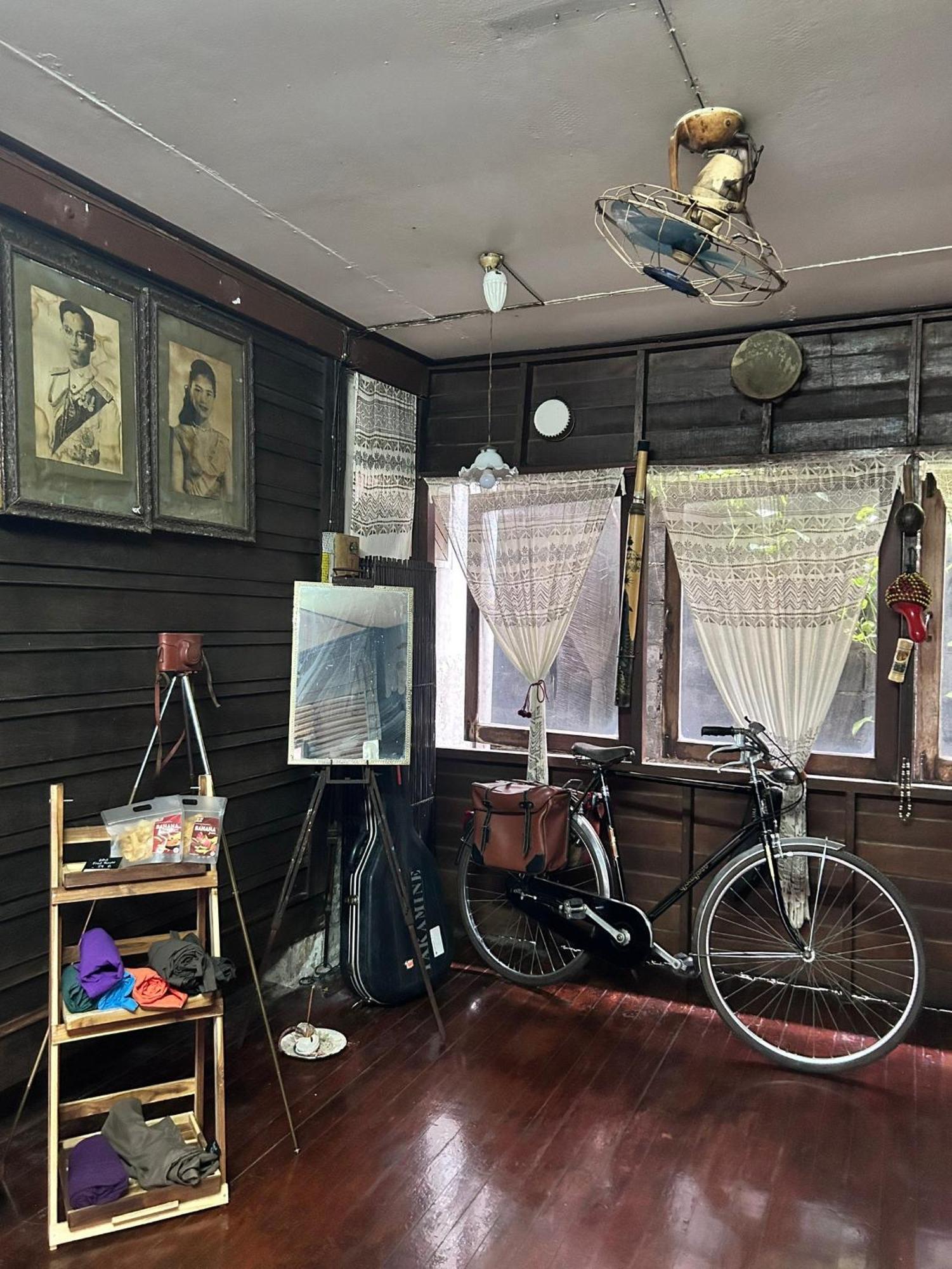 Chest'S Place Bangkok Esterno foto